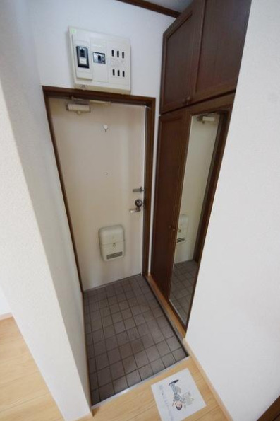 玄関　※別号室参考写真です