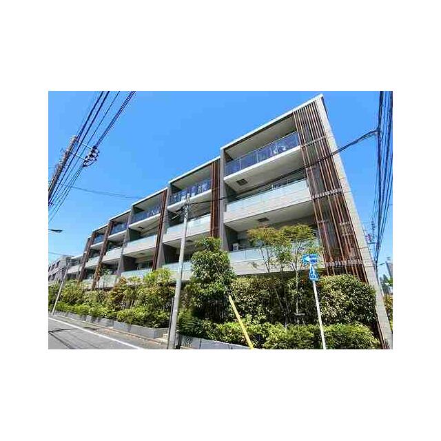 建物外観　鉄筋コンクリート造のがっちりとした建物。