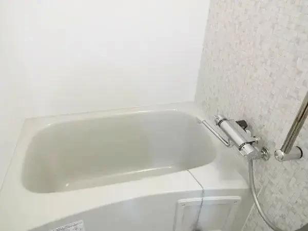 バス・シャワールーム　コンパクトで使いやすいお風呂です