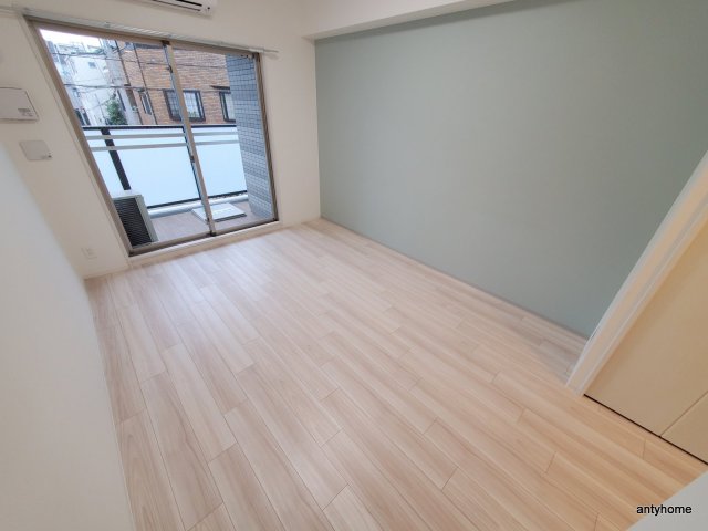 プレサンス OSAKA 姫里エンファシスの居間写真