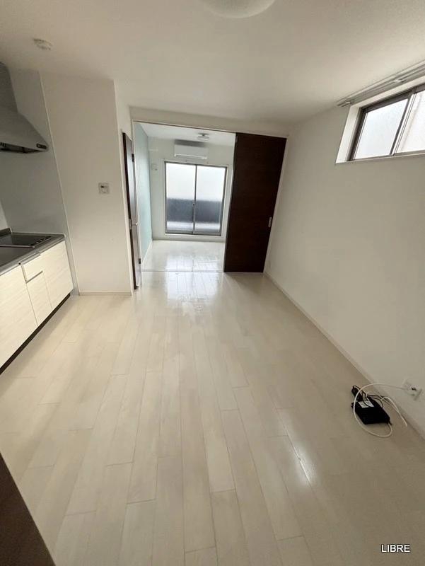 居室・リビング　角部屋で明るい室内