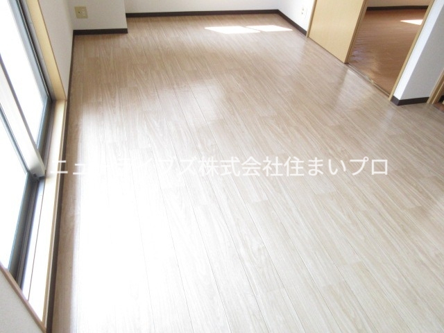 京阪本線 香里園駅 徒歩3分 10階建 築21年の居間写真