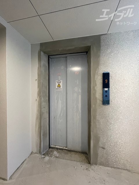 地下鉄御堂筋線 江坂駅 徒歩7分 15階建 築3年の外観写真