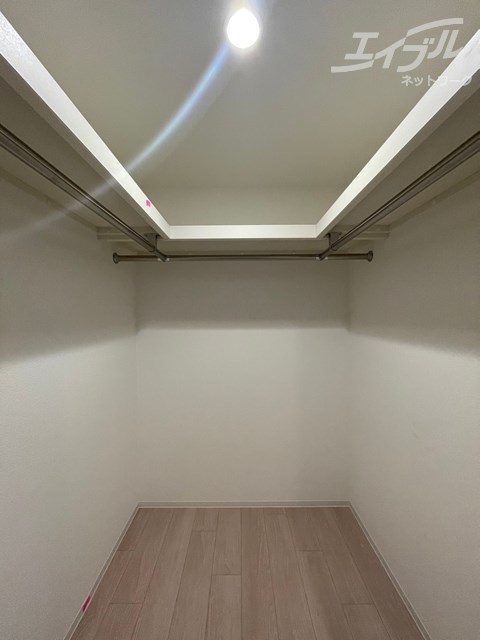 地下鉄御堂筋線 江坂駅 徒歩7分 15階建 築3年の内装写真