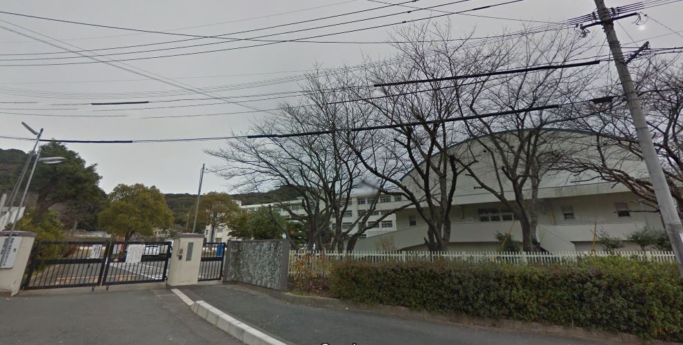 小学校　中間市立中間北小学校（小学校）まで715m