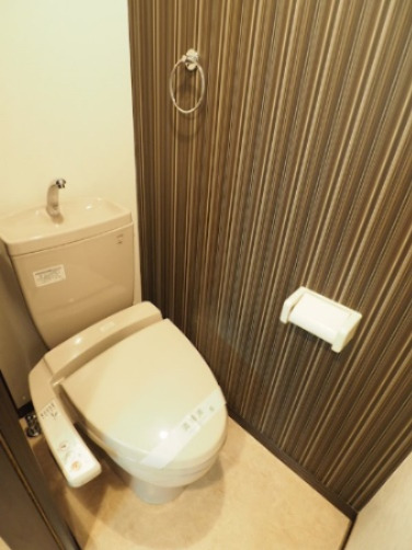 トイレ　※写真は1階のお部屋です