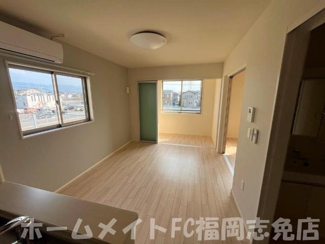 ＪＲ篠栗線 原町駅 徒歩10分 2階建 築1年の居間写真