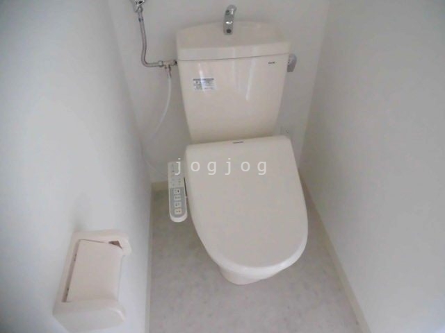 トイレ　温水洗浄便座を完備しています。