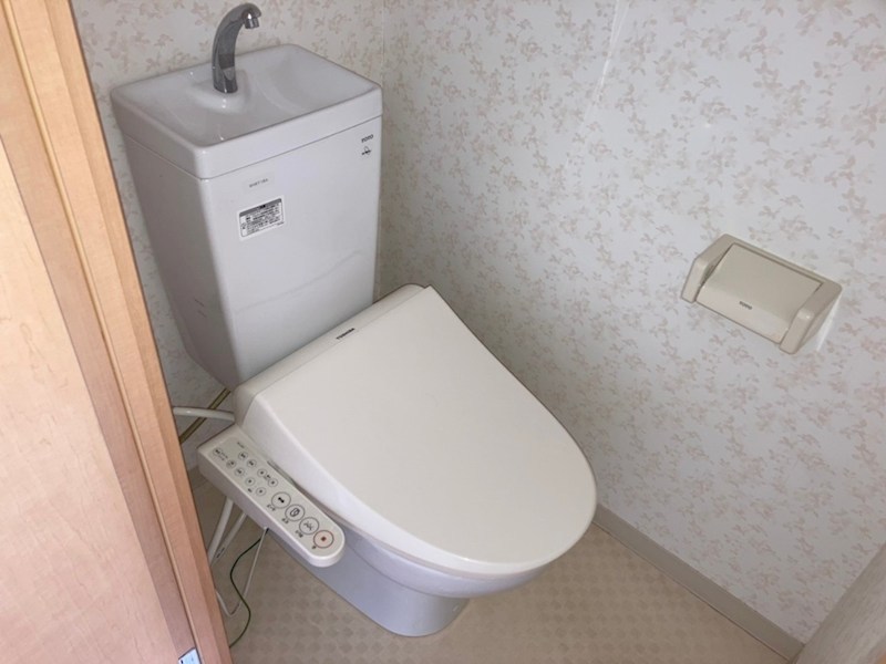 東急池上線 戸越銀座駅 徒歩6分 4階建 築48年のトイレ写真