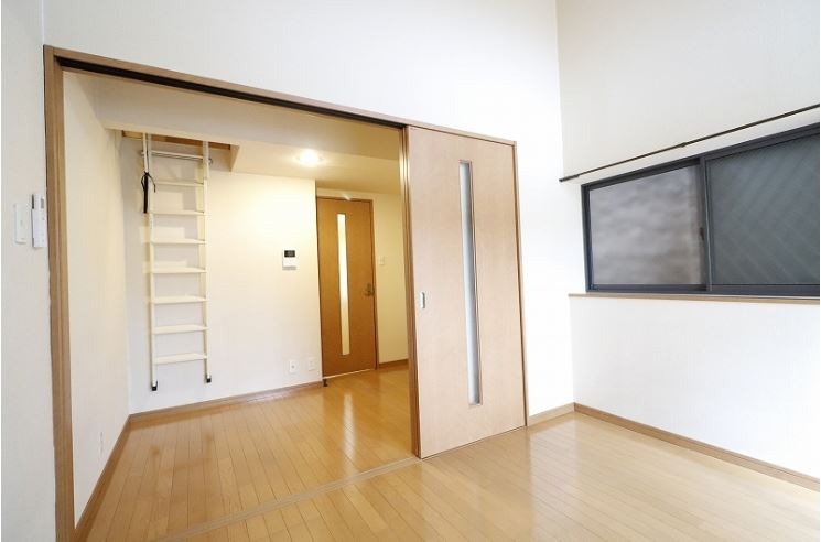 その他部屋・スペース　2面採光でに日中は明るいです