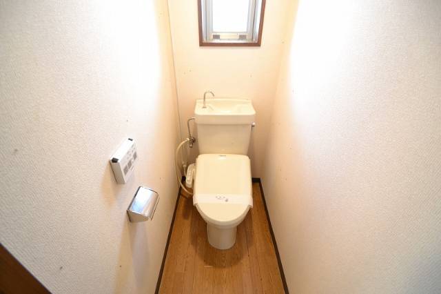 岡山電軌清輝橋線 清輝橋駅 徒歩5分 3階建 築38年のトイレ写真