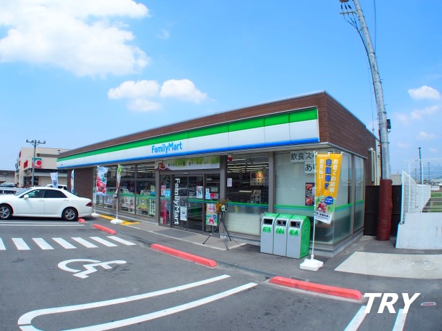 コンビニ　ファミリーマート葛城忍海店（コンビニ）まで798m