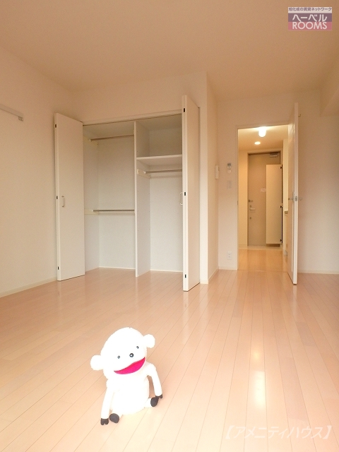居室・リビング　そんなに広い訳ではありませんが、充分でしょう★