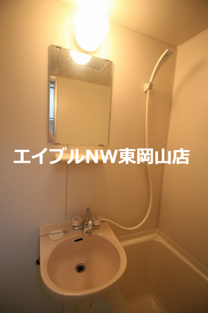 洗面設備　※同タイプのお部屋の写真です