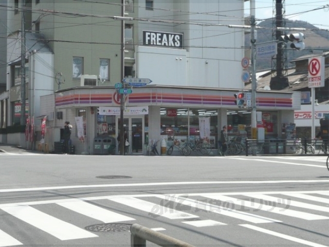 【京都市左京区北白川下池田町のアパートのコンビニ】