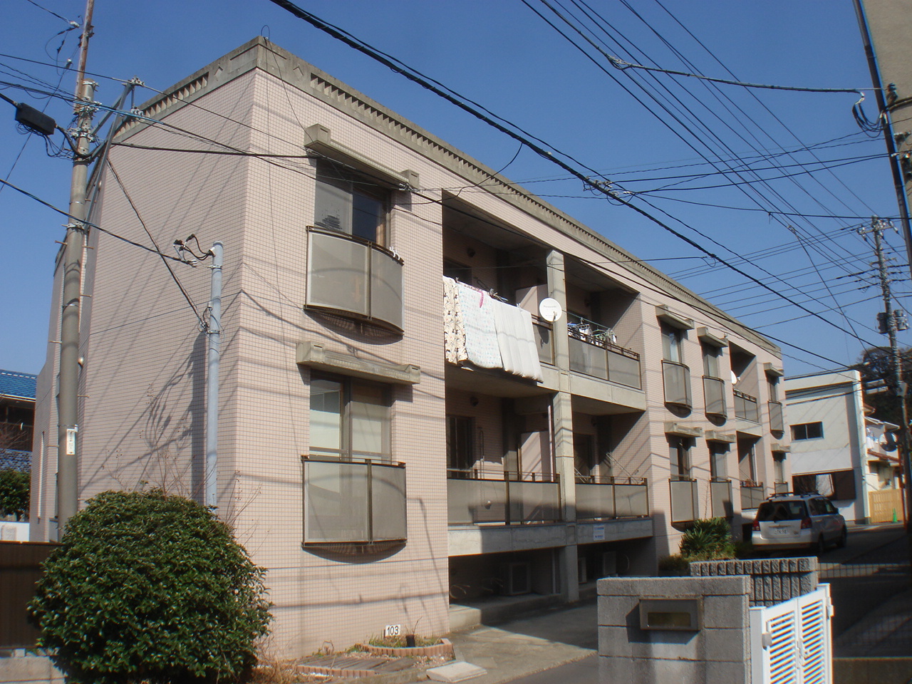 建物外観　南側南道路の為日当り良好！