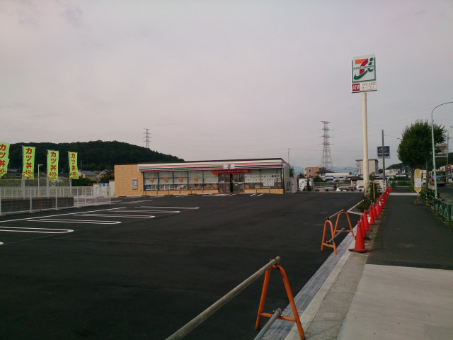 コンビニ　セブンイレブン町田芝溝街道店（コンビニ）まで386m