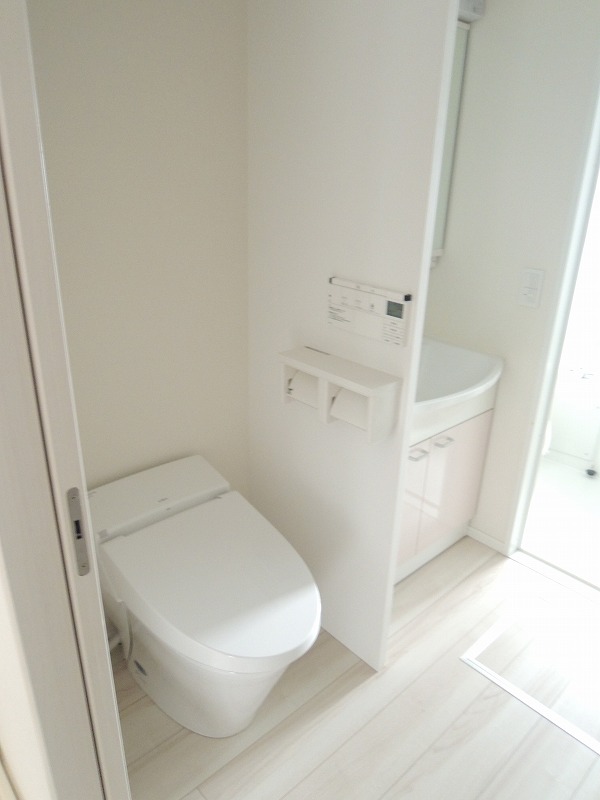 トイレ　反転タイプのお部屋の画像です。