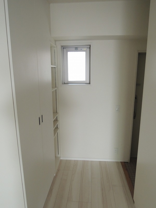 玄関　反転タイプのお部屋の画像です。