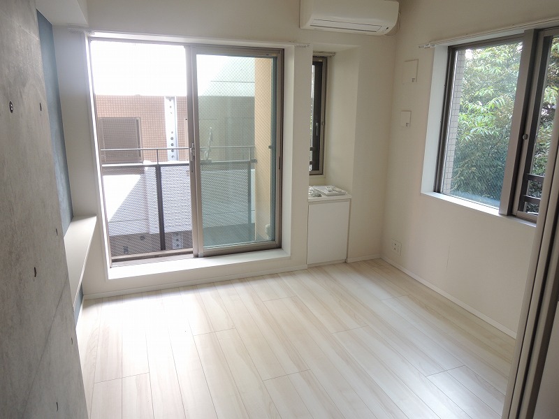 居室・リビング　反転タイプのお部屋の画像です。