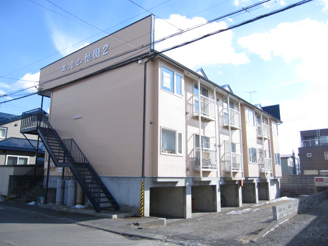 苫小牧市花園町のアパートの建物外観