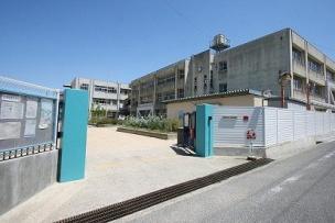 小学校　八木南小学校（小学校）まで830m