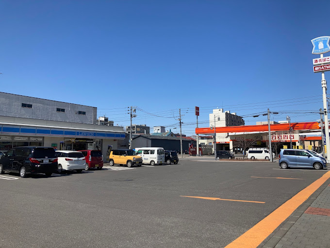 コンビニ　ローソン旭川宮下通15丁目店（コンビニ）まで207m