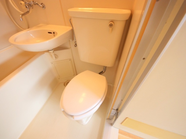 諏訪東生駒ビルのトイレ写真