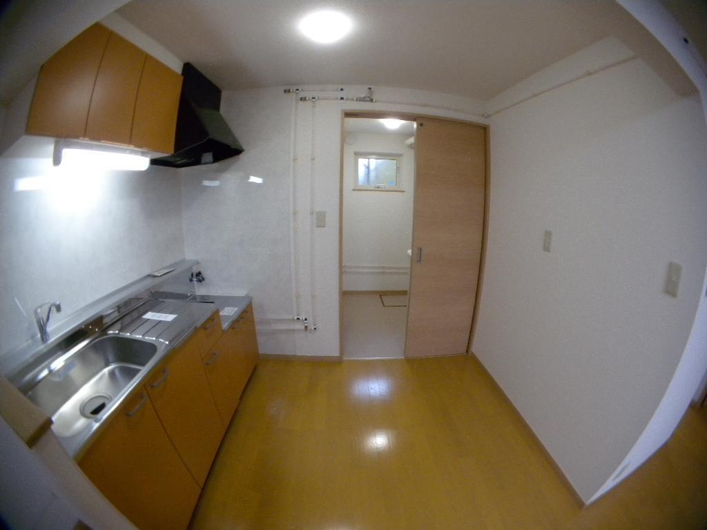 キッチン　キッチン　奥は洗面・脱衣