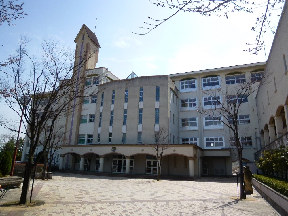 【宝塚市大成町のアパートの中学校】