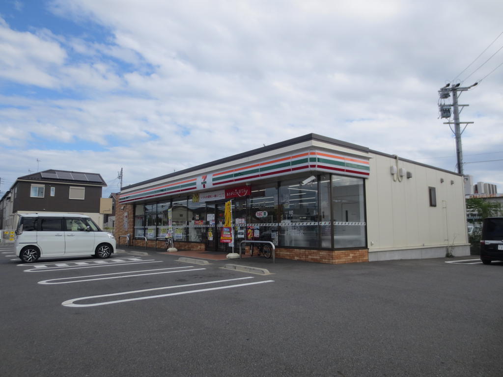 コンビニ　セブンイレブン一宮奥町店（コンビニ）まで527m