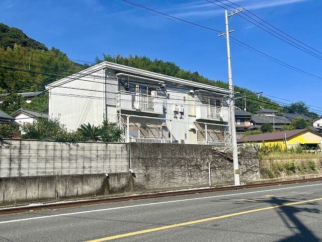 吾川郡いの町枝川のアパートの建物外観