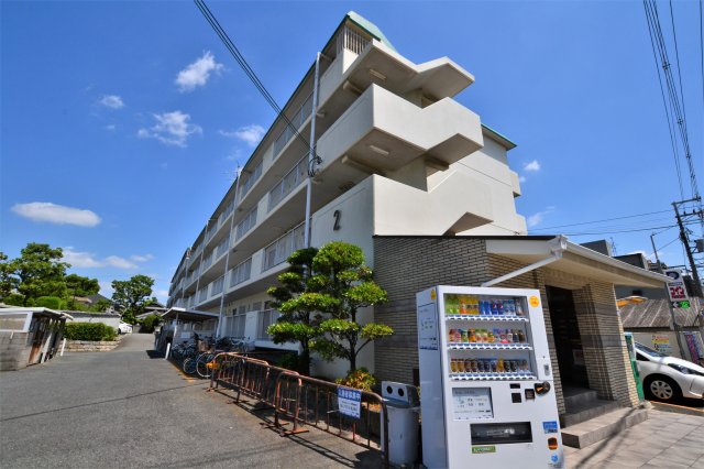 松原市阿保のマンションの建物外観