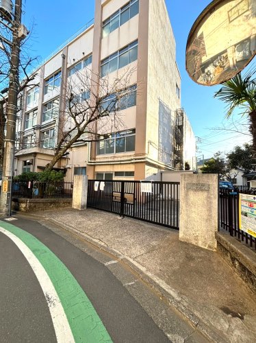 【荒川区荒川のマンションの小学校】