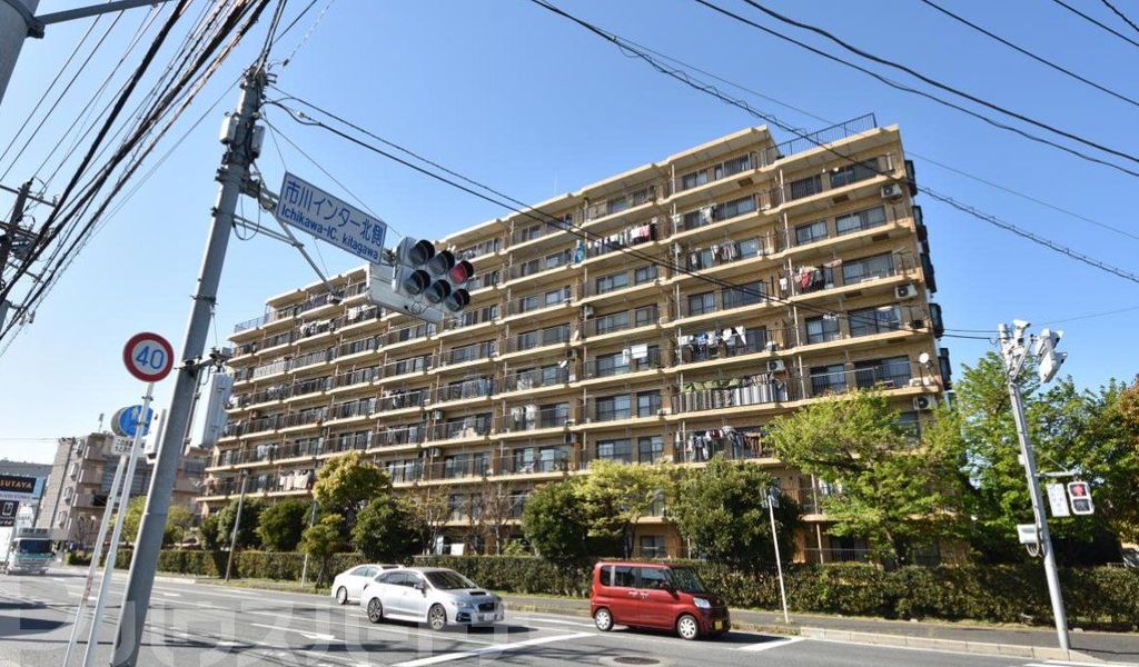 ライオンズマンション市川本八幡の建物外観