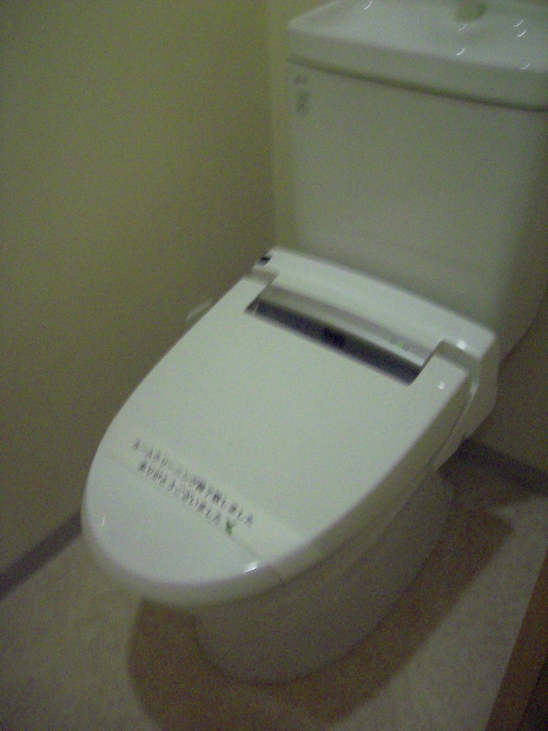 トイレ　ウォシュレット付です