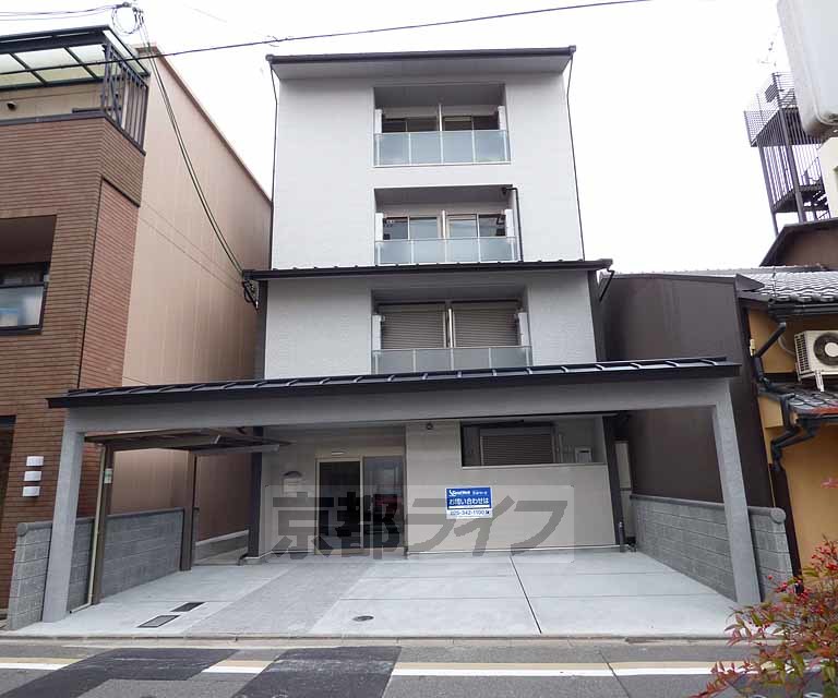 京都市上京区姥ケ西町のマンションの建物外観