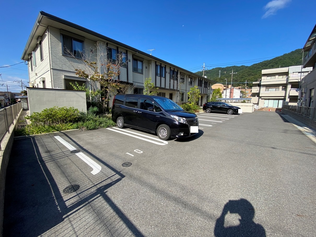 【ガーデンズ中野東駅前の駐車場】