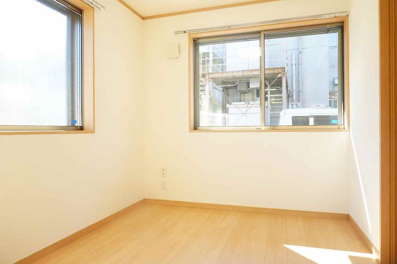 その他部屋・スペース　2面採光の洋室4.2帖