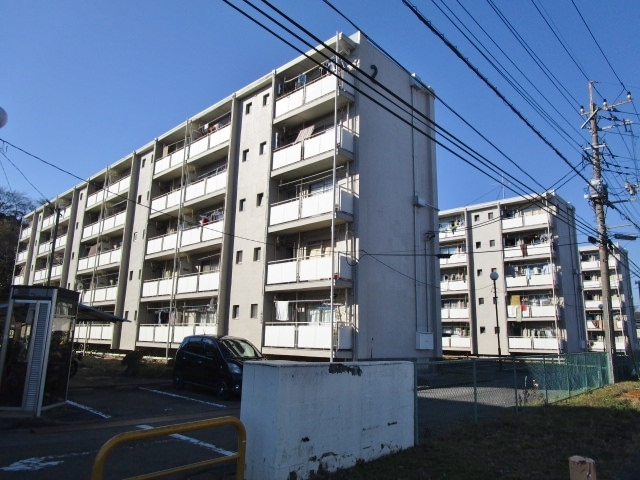 厚木市三田南のアパートの建物外観