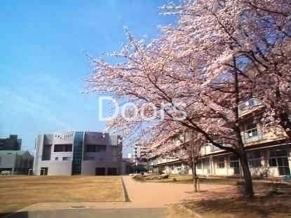 【岡山市中区雄町のアパートの小学校】