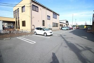 【エクレール・カナの駐車場】