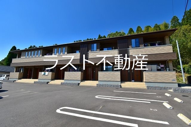 薩摩川内市永利町のアパートの建物外観