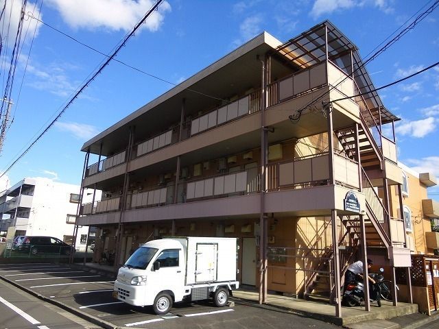 八王子市越野のマンションの建物外観