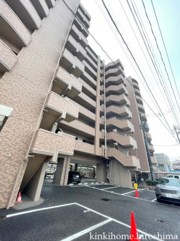 広島市西区井口明神のマンションの建物外観