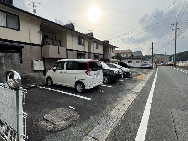 【セジュール上市場の駐車場】