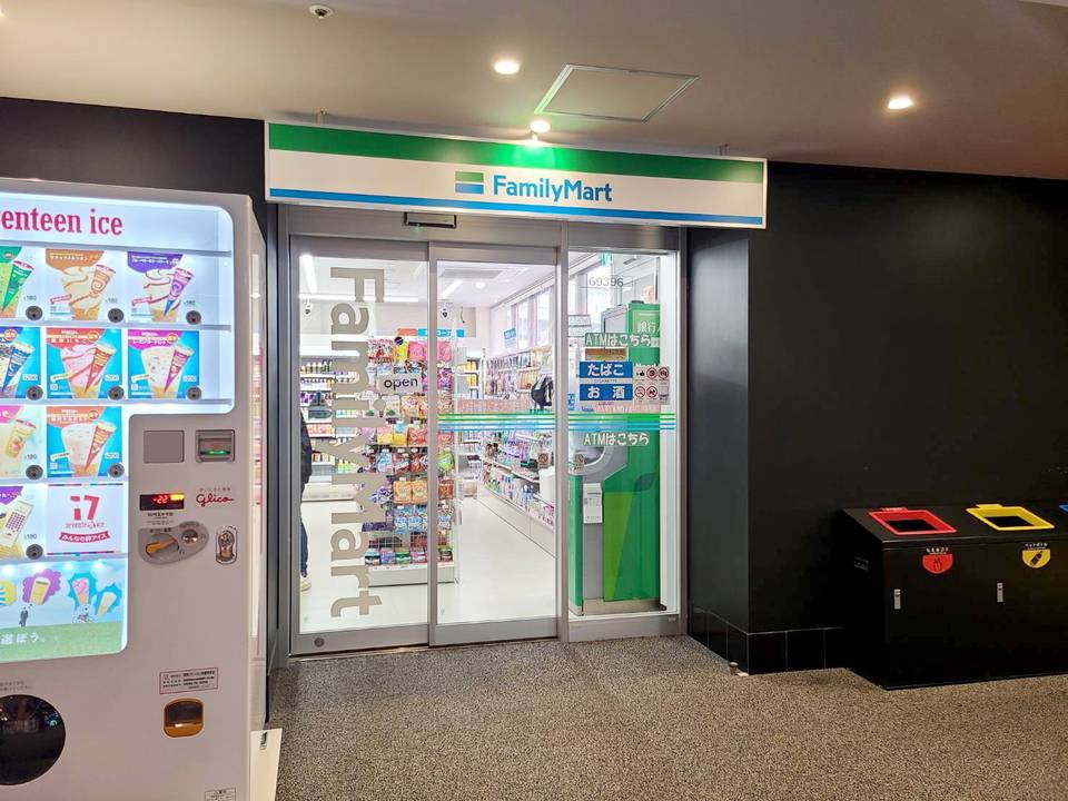 コンビニ　ファミリーマートキスケPAO小坂／S店（コンビニ）まで398m