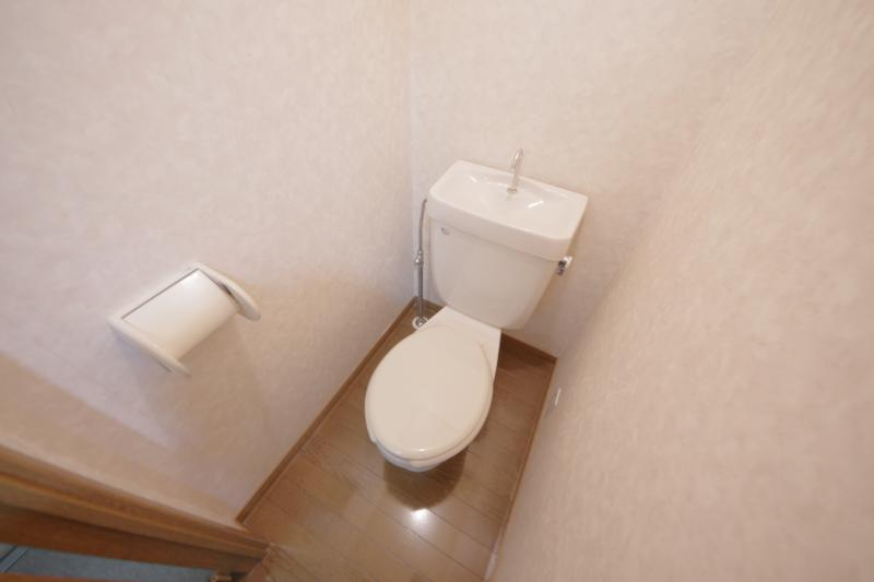 トイレ　清潔感のあるトイレです