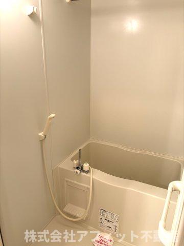 バス・シャワールーム　シャワー付