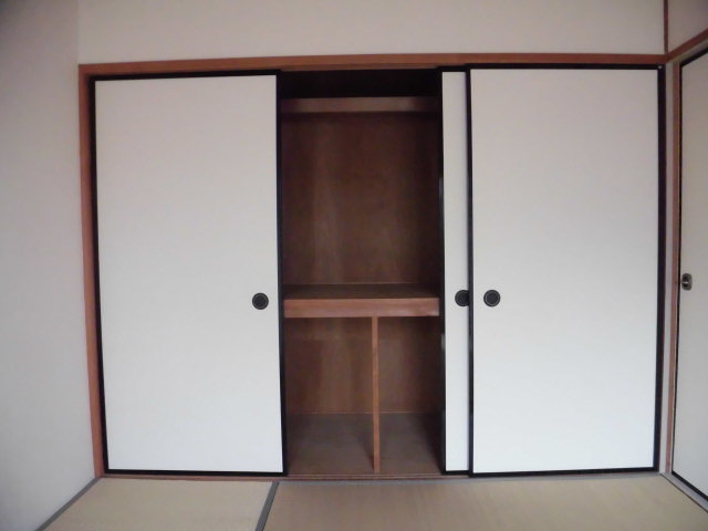 収納　和室に押入あり（同物件他部屋画像）
